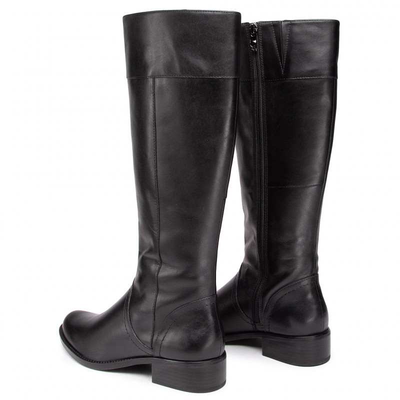 Krásné černé kožené kozačky CAPRICE 25511