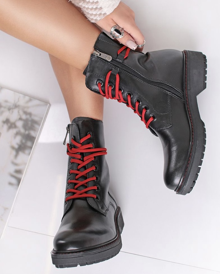 Černé kožené boty na zavazování Marco Tozzi 25228