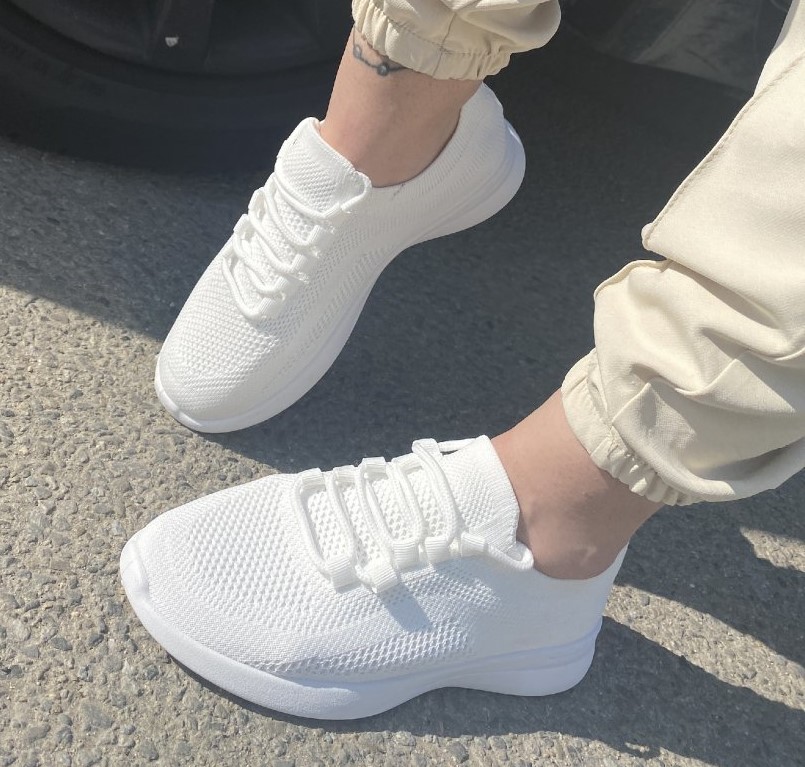 Krásné pohodlné bílé tenisky 