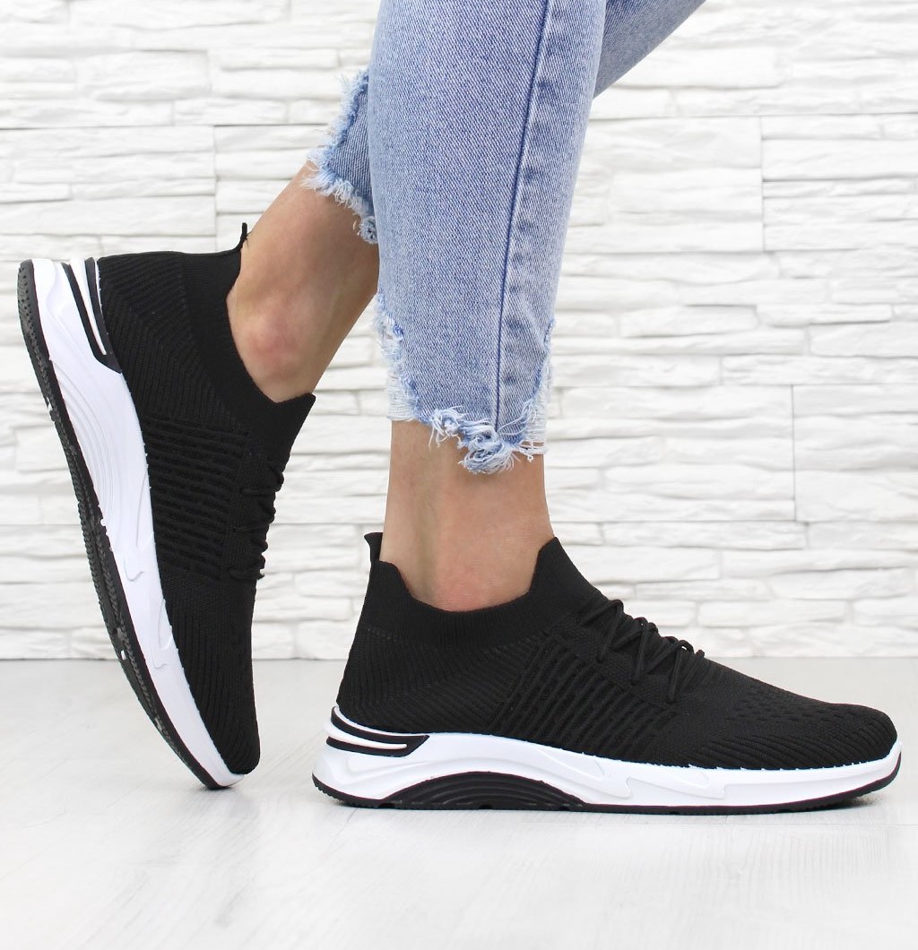 Pohodlné síťované černé tenisky 