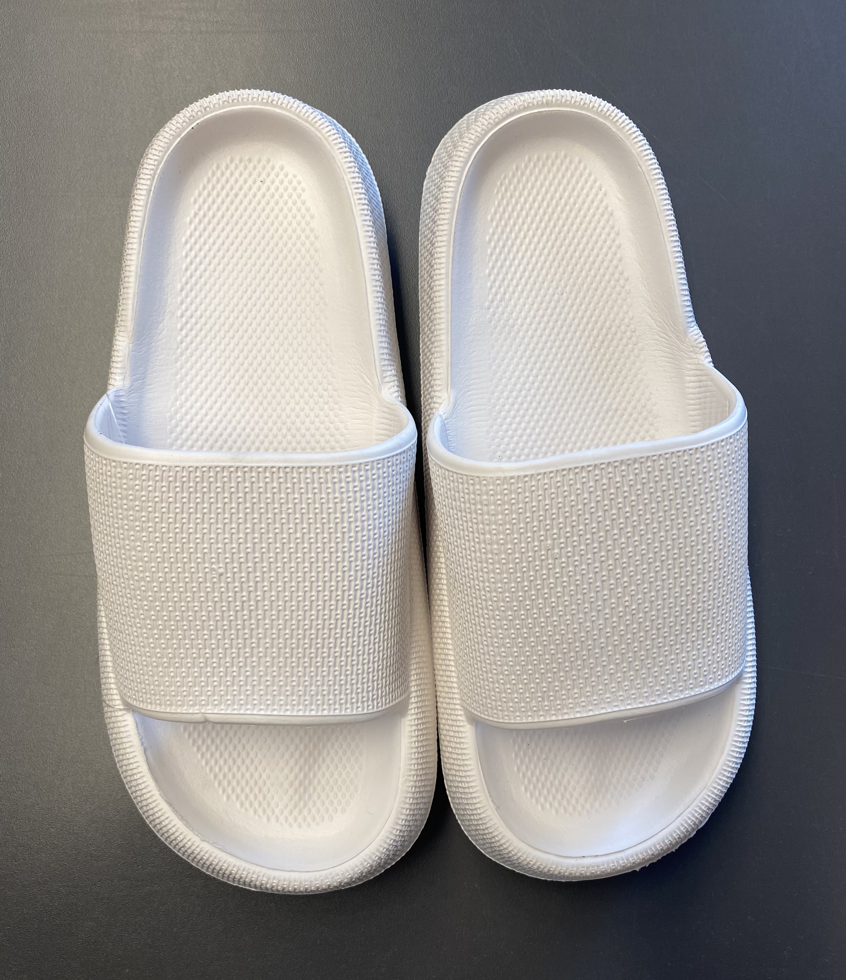 Dámské pohodlné bílé nazouváky - pantofle