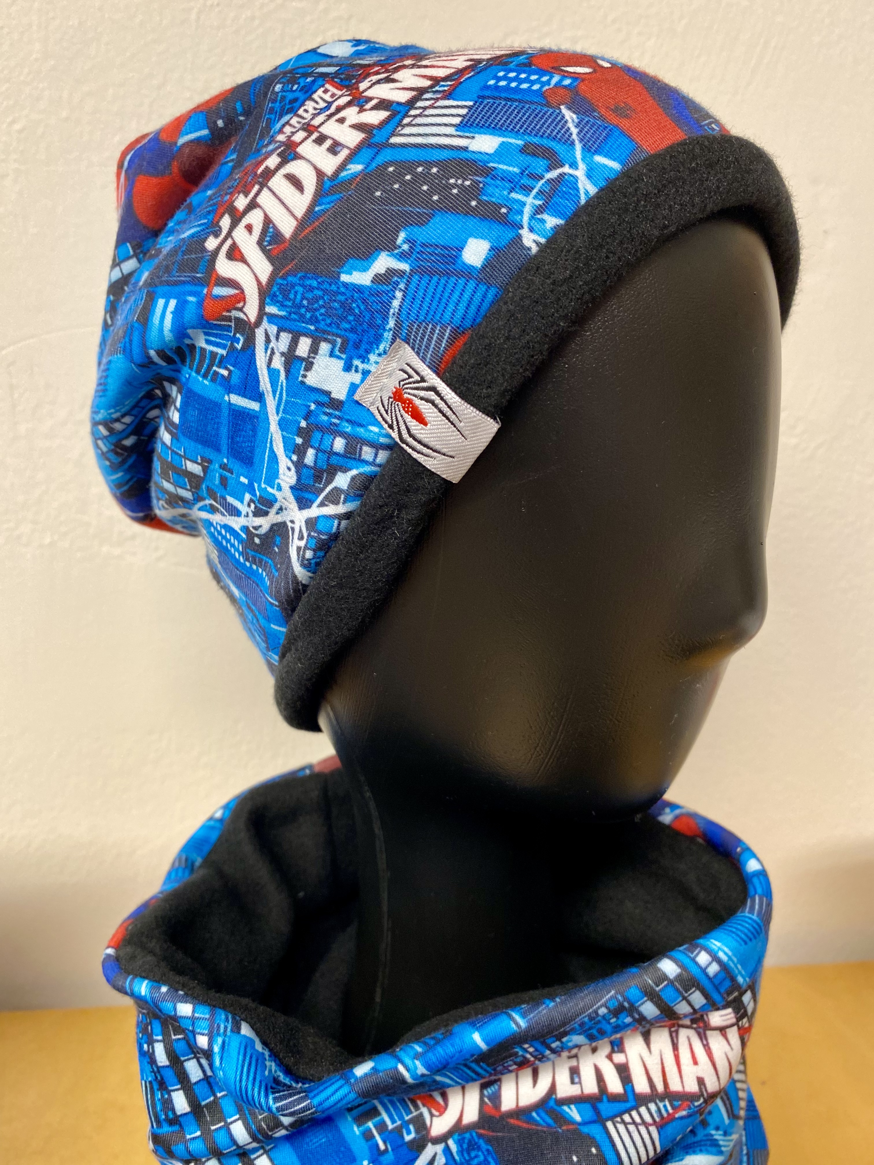 Zateplená čepice a nákrčník Spiderman