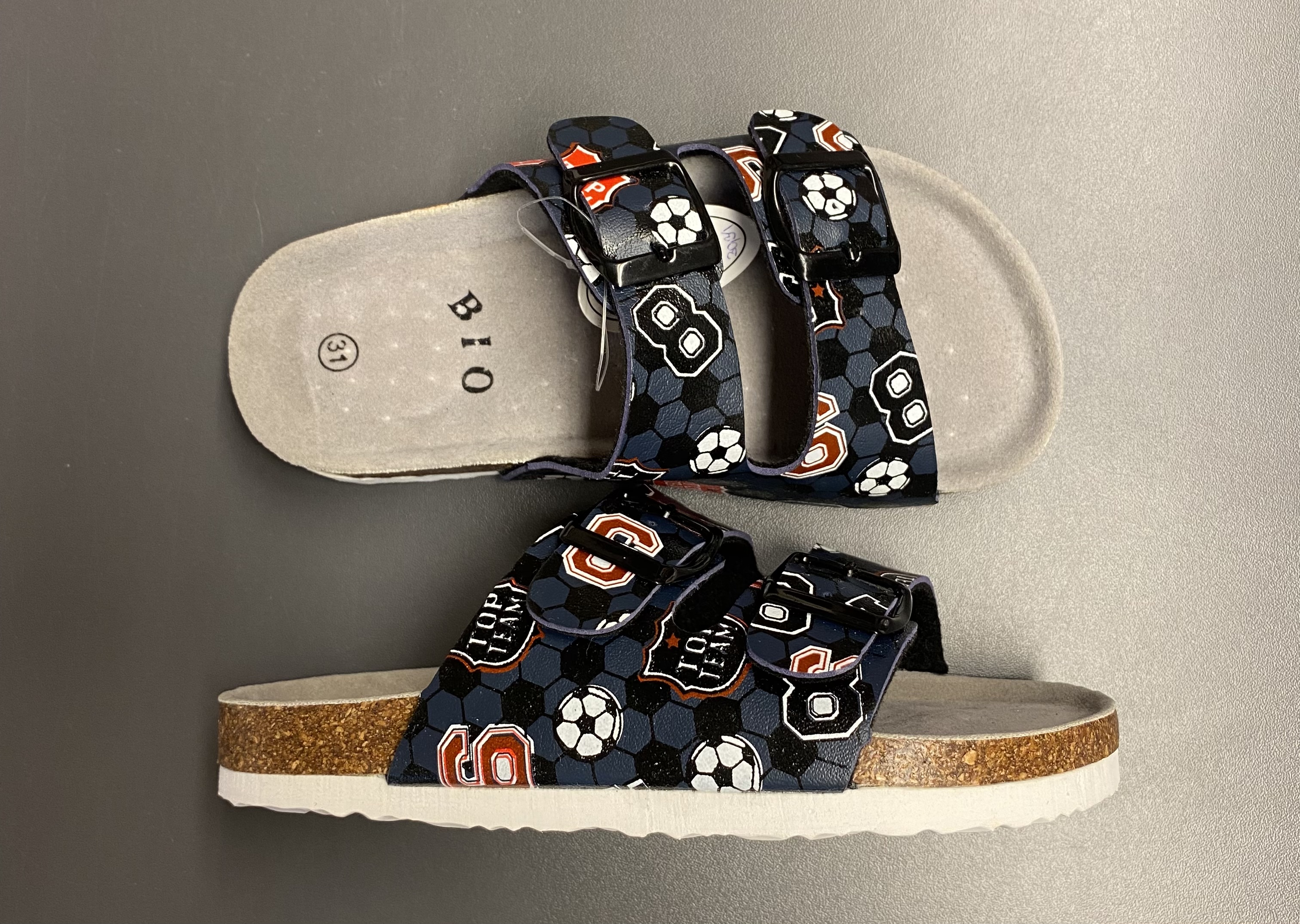 Dětské korkové nazouváky s fotbalovým míčem