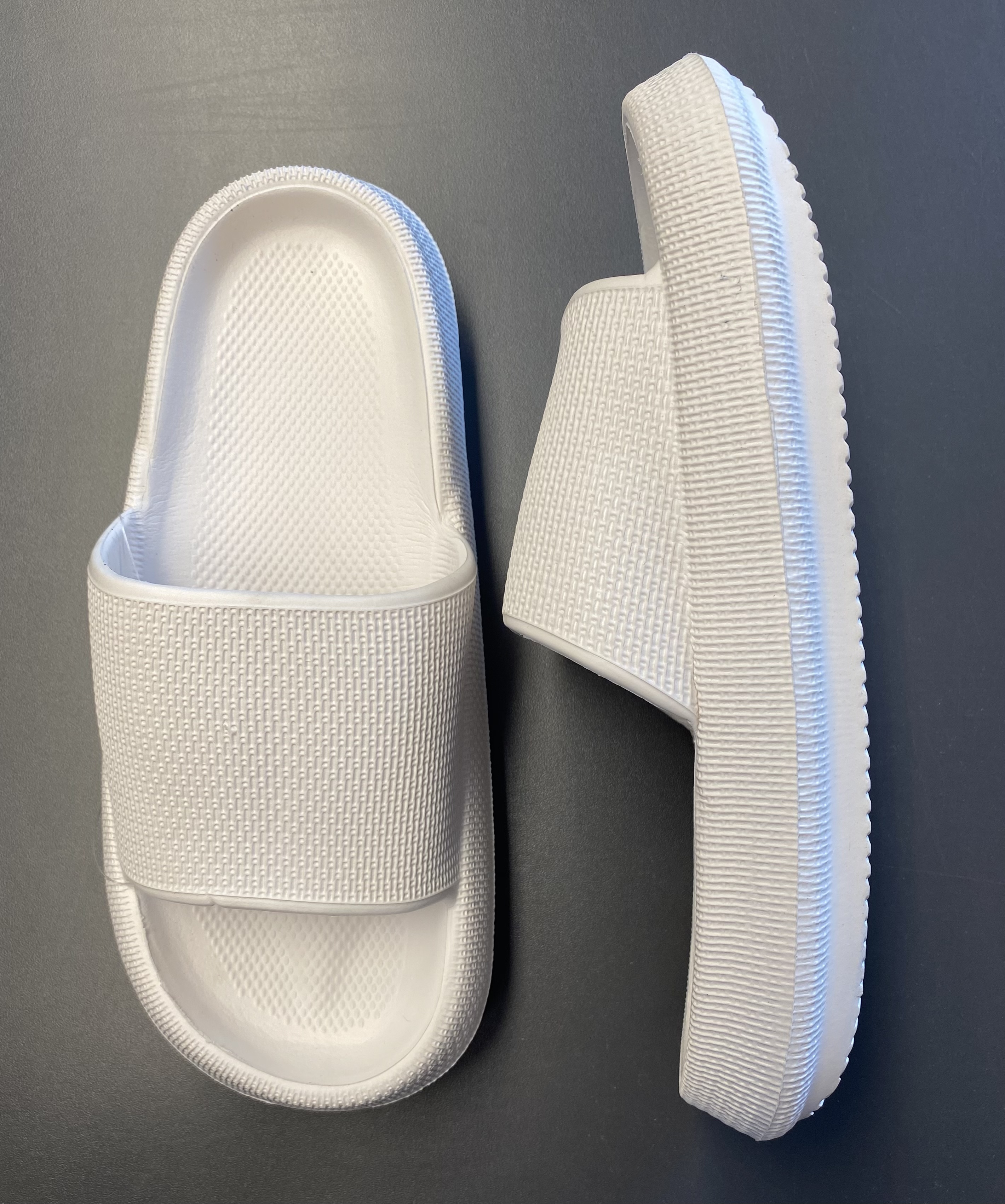 Dámské pohodlné bílé nazouváky - pantofle