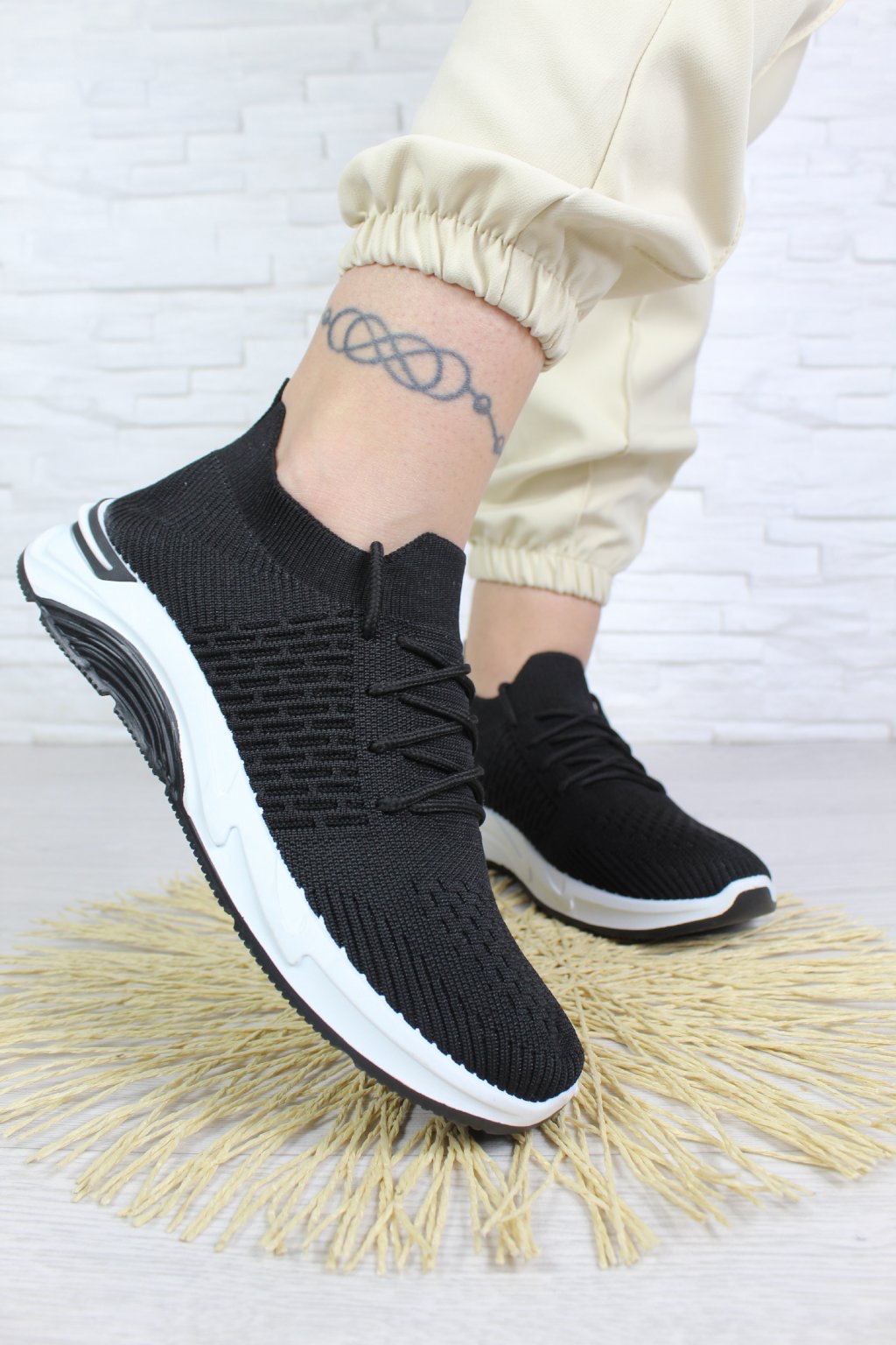 Pohodlné síťované černé tenisky 